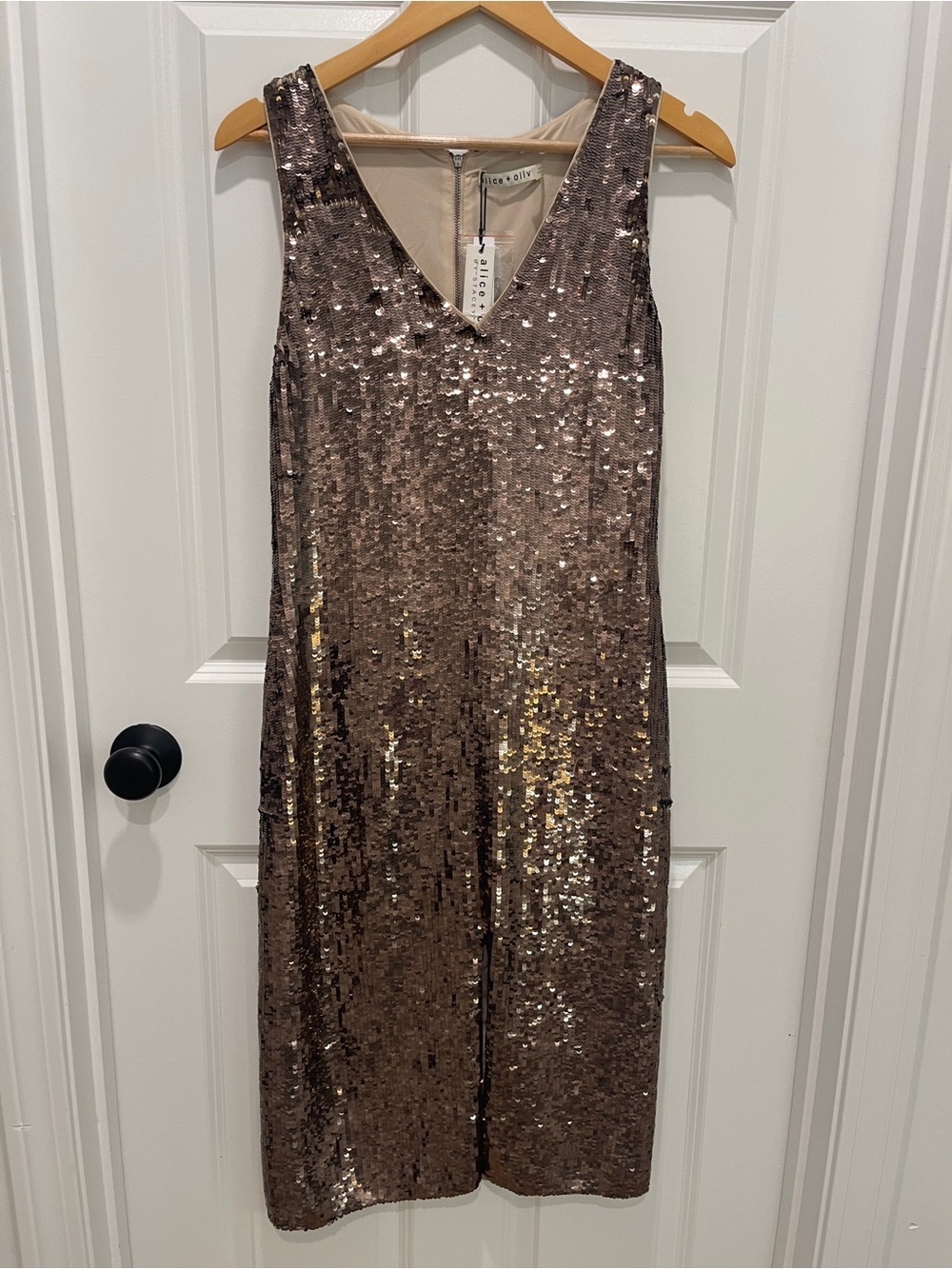 NWT Alice + Olivia Rose Gold Sequin V-Neck Midi Dress